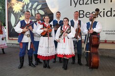 Kapela zespołu „Połoniny” w strojach rzeszowskich, fot. R. Dyrda.  