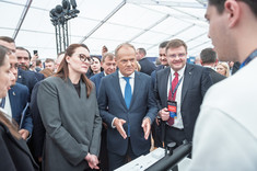 Premierzy Donald Tusk i  Julia Swyrydenko w Strefie EXPO,